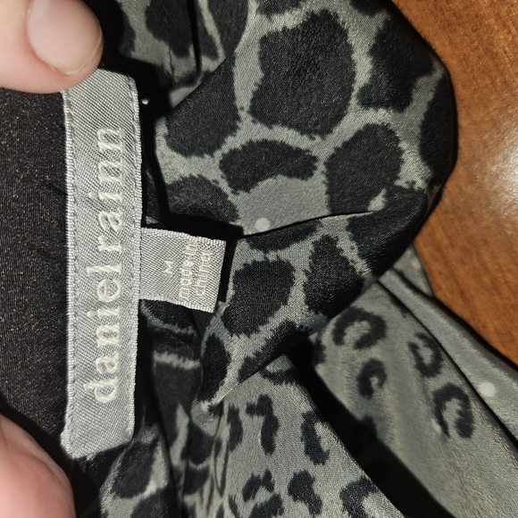 Daniel Rainn Womans V Neck Blouse Size M - Picture 13 of 14